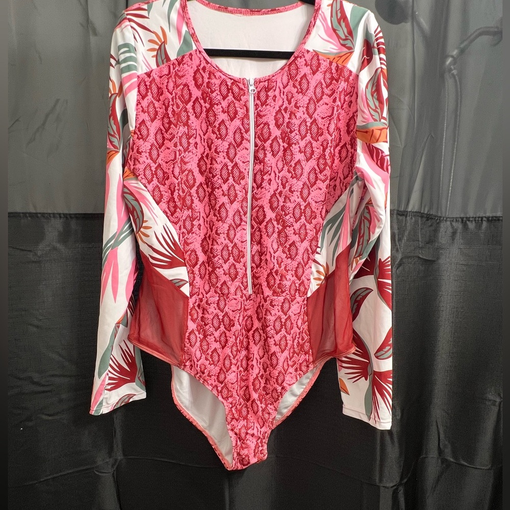 SHEIN NW/OT Pink and White Floral Long Sleeve Bodysuit